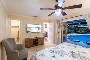 3 bedrooms, desk, iron/ironing board, travel cot