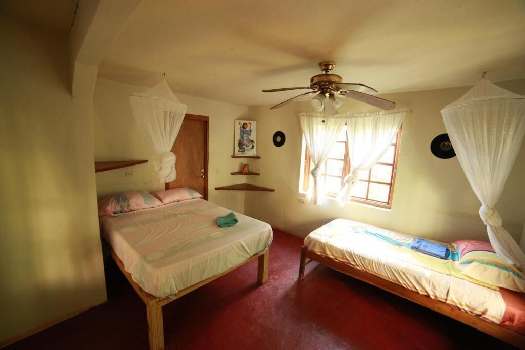 مكواة/لوح كي وملاءات أسرّة