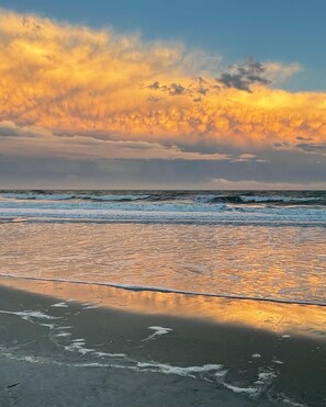 A beach with waves and a sunset sky. - 4 Bedroom, 4 Bath Raised Beach House 3 Blocks From the Beach! Golf Cart Included (Pawleys Island)