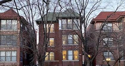 Steps to Metrolink & Forest Park,1st Fl King & Queen Beds+ Free Gated Parking