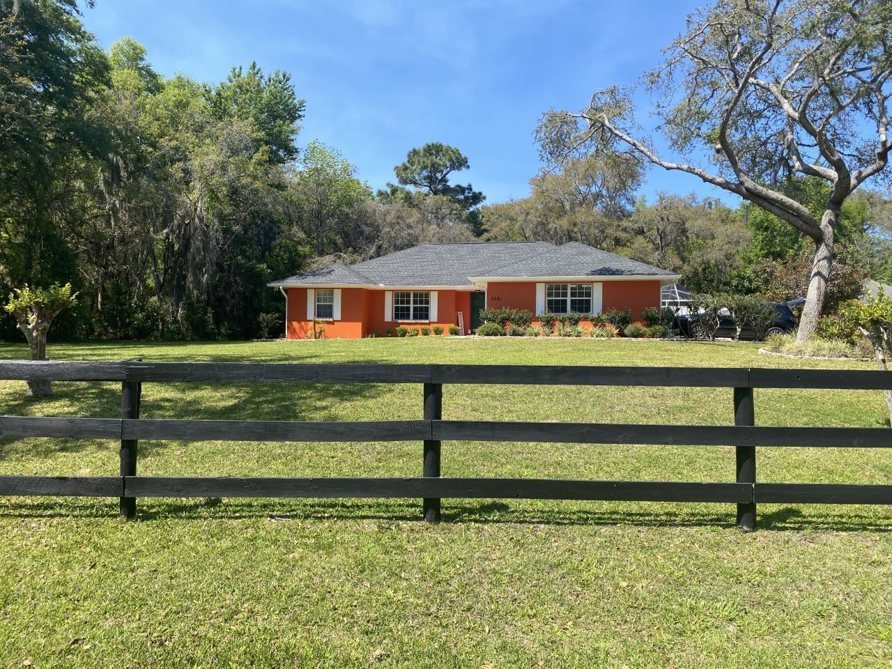 Horse Lovers Heaven - 3BR/2BA. Safe Neighborhood. 10 min to WEC. 6 min to FAST. 