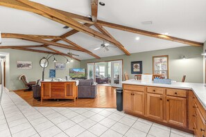 Interior - EQUESTRIAN THEMED HOME WITH PRIVATE POOL, CLOSE TO WEC AND FAST, PET FRIENDLY (Ocala)