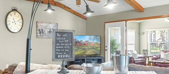 EQUESTRIAN THEMED HOME WITH PRIVATE POOL, CLOSE TO WEC AND FAST, PET FRIENDLY