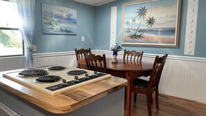 Dining - BEACH HOUSE DECOR, W/ GOLF CART THE VILLAGES FL. (Lady Lake)