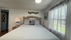 3 bedrooms, desk, free WiFi, bed sheets - BEACH HOUSE DECOR, W/ GOLF CART THE VILLAGES FL. (Lady Lake)