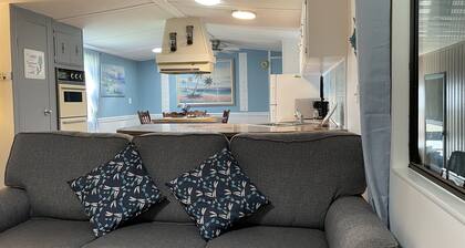 BEACH HOUSE THE VILLAGES FL.