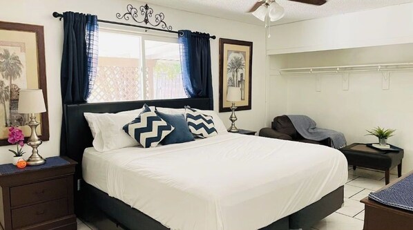 3 bedrooms, desk, iron/ironing board, free WiFi - 3 bedroom home close to Strip & Downtown 1/3 acre (Las Vegas)