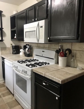Fridge, microwave, oven, stovetop - Great Location (Ruidoso)
