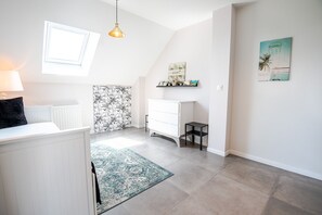3 slaapkamers, een strijkplank/strijkijzer, reisbedje, gratis wifi