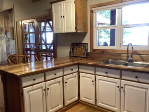 Fridge, microwave, oven, stovetop - Beachfront home with pristine, calm waters, white sands and unbelievable sunset (Roatan)