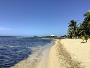 Beach - Beachfront home with pristine, calm waters, white sands and unbelievable sunset (Roatan)