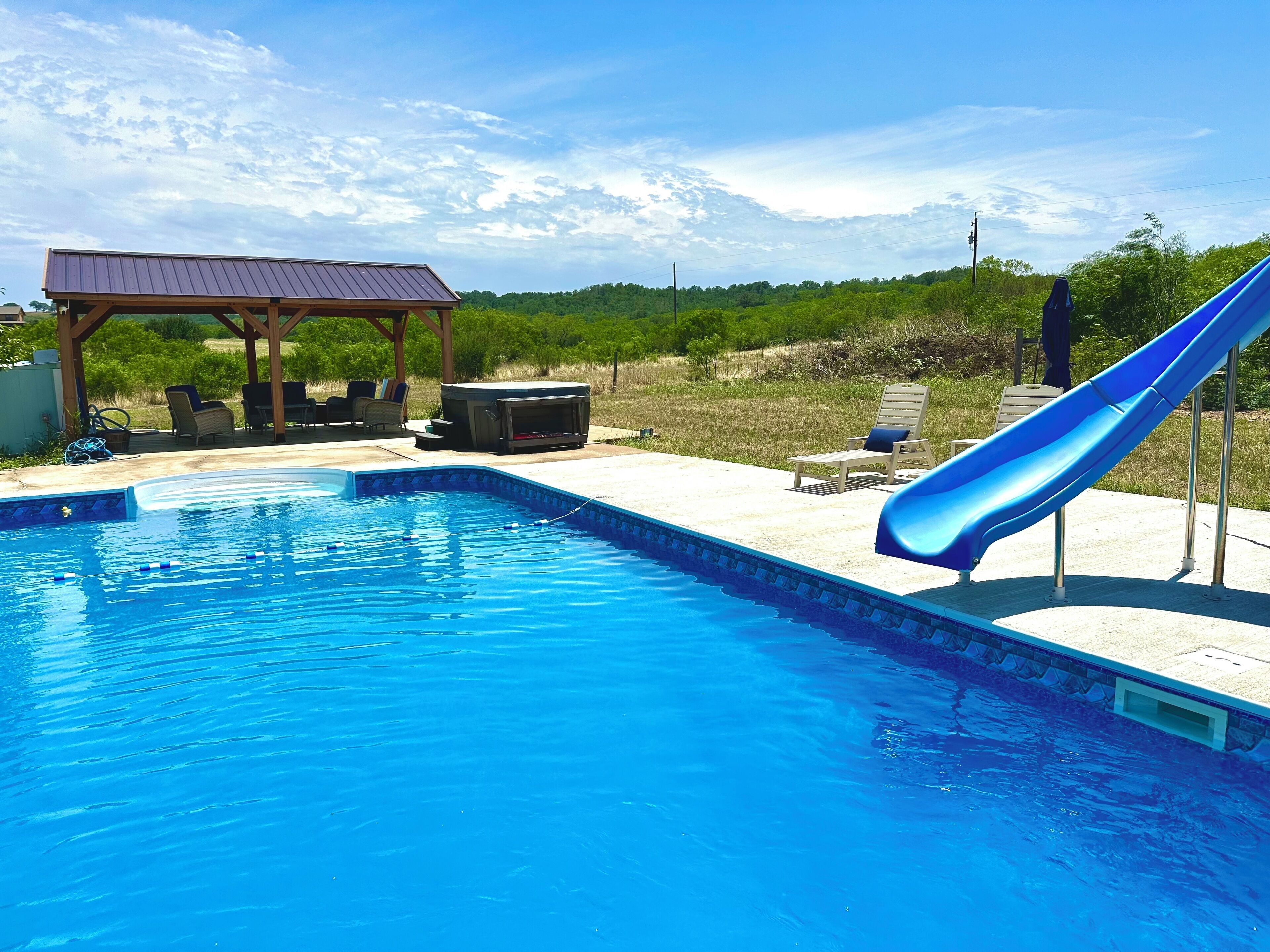 Fun Family Countryside Tiny House with Pool