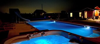 Fun Family Countryside Tiny House with Pool