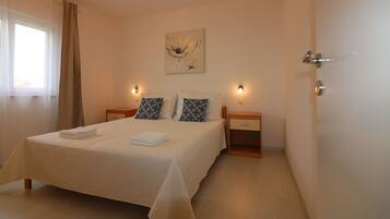 2 間睡房、房內夾萬、可攜式嬰兒床、免費 Wi-Fi