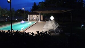 A swimming pool with lounge chairs and a covered seating area. - Vacation apartment Bungalow Melisa 5 with pool (POREC)