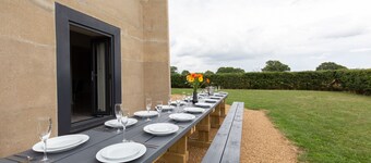 The Concrete Castle - 7 floors with a Lift, Cinema and an 80ft high Roof Garden