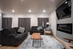 TV, fireplace
