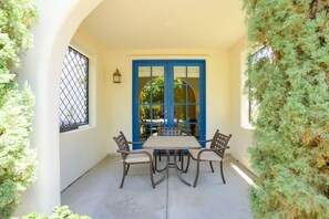 Outdoor dining - Relaxing Desert Villa in Resort Style property (La Quinta)