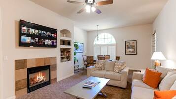 TV connectée, cheminée, espaces bureaux