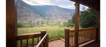 Rocky Mountain Lakefront Home close to Denver