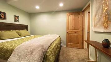 2 bedrooms, desk, iron/ironing board, travel crib