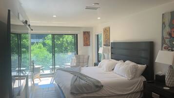 4 bedrooms, desk, iron/ironing board, free WiFi