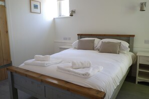 2 عدّة غرف نوم ومكواة/لوح كي وسرير سفر وواي فاي مجانًا