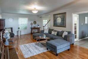 Smart TV, fireplace, books, offices