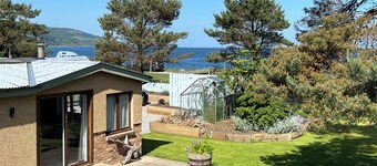 Seaside cottage by a sandy beach - dolphins, golf, near Inverness and Loch Ness