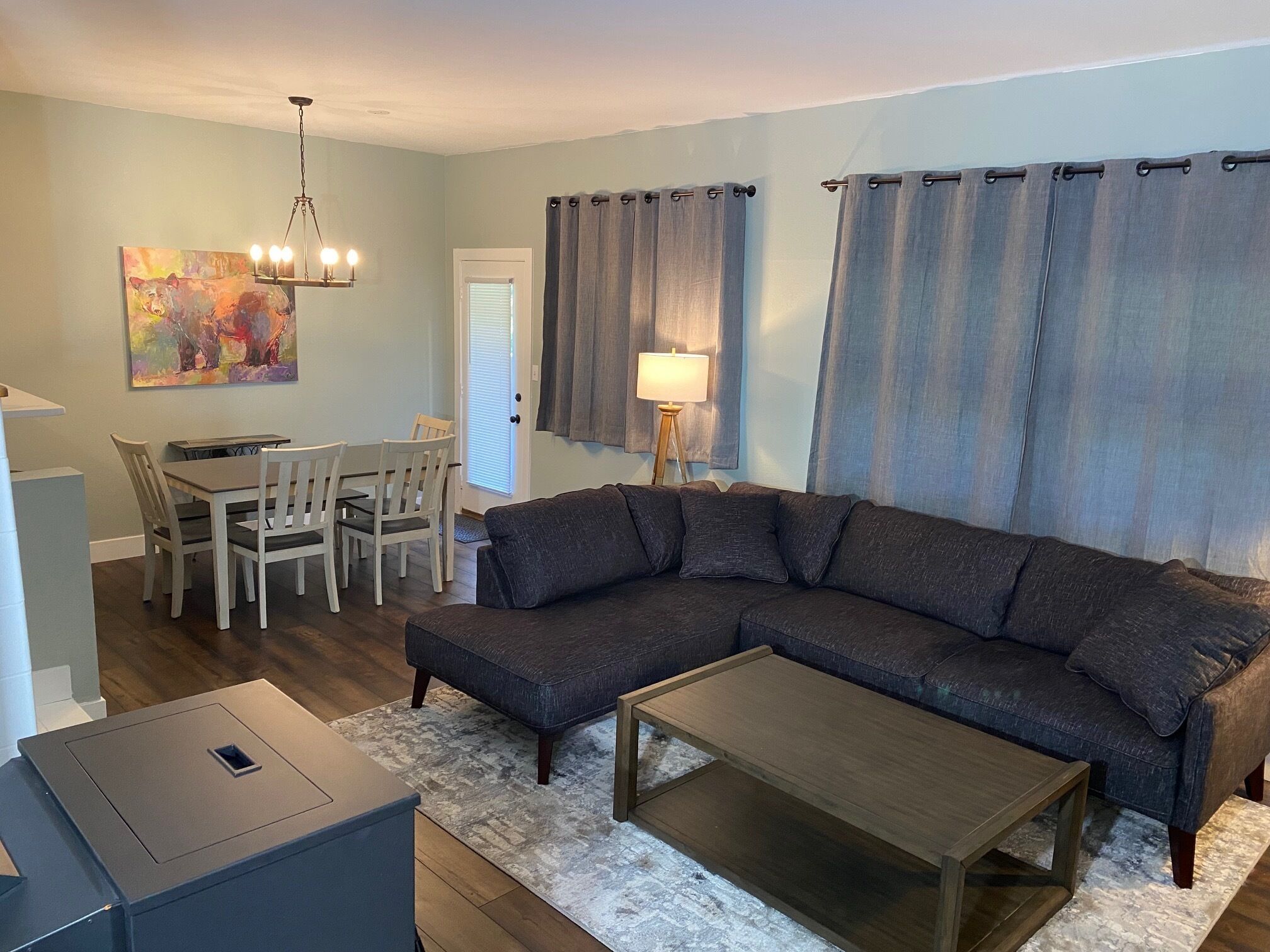 Awesome Pitkin retreat with hot tub easy access to free TOV bus route 