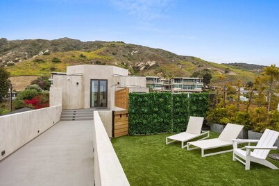 Malibu Sand Suite #16 by Stay Awhile Villas