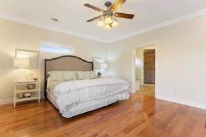 5 bedrooms, WiFi, bed sheets