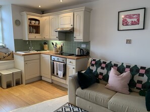 Smart TV - Beautiful weavers cottage, views and garden  (Bradford-on-Avon)