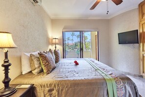 3 bedrooms, WiFi - Casa Corazon 2 bed, 2 bath & Den (Cabo San Lucas)