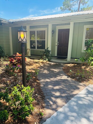 Private Cozy Home built in 1966 -  with Fireplace & Butterfly Garden