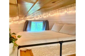 1 habitación, tabla de planchar con plancha, wifi gratis y ropa de cama
