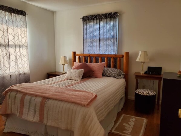 3 slaapkamers, een bureau, reisbedje, wifi