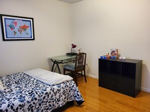 3 habitaciones, escritorio, cuna de viaje y wifi