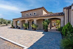 Exterior - Entire villa in Hopland, California (Hopland)