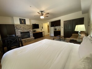 Studio, 1 Tempat Tidur King dengan tempat tidur Sofa, pemandangan resor (Gateway Lodge 5037) | Eksterior
