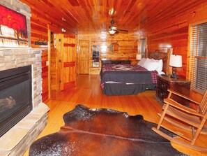 5 bedrooms, desk, iron/ironing board, free WiFi