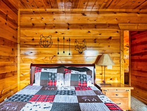 5 bedrooms, desk, iron/ironing board, free WiFi