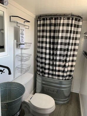 Shower, hair dryer, towels, toilet paper - The Nest Tiny Home is 160sf with awesome Views! (Weatherford)
