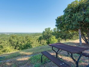 Outdoor dining - The Nest Tiny Home is 160sf with awesome Views! (Weatherford)