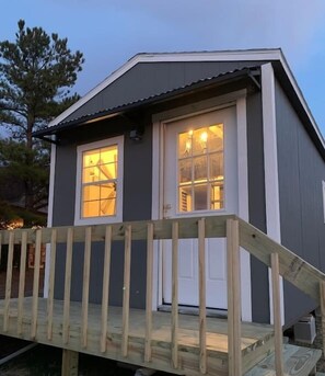 Exterior - The Nest Tiny Home is 160sf with awesome Views! (Weatherford)