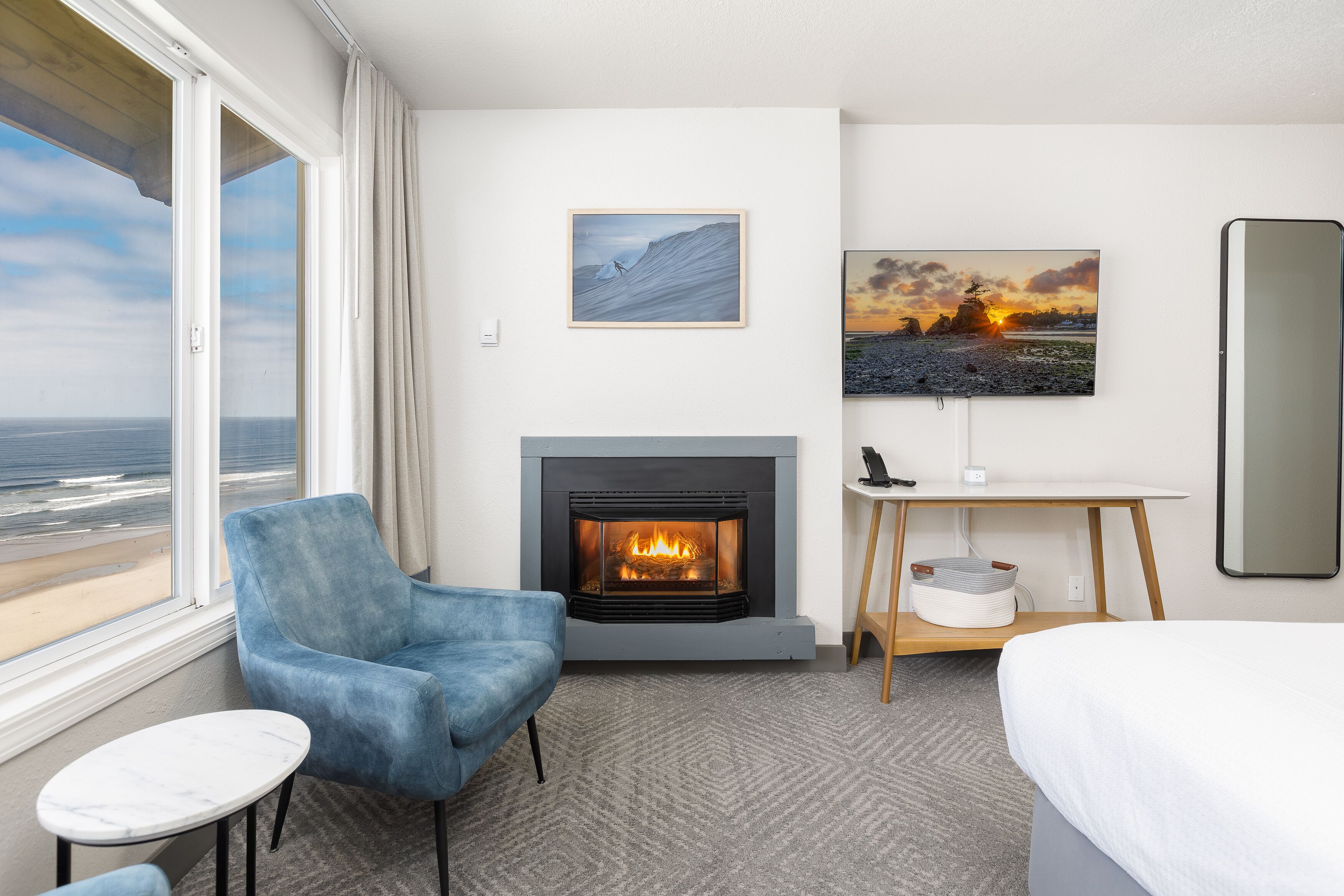 1 bedroom, premium bedding, desk, laptop workspace