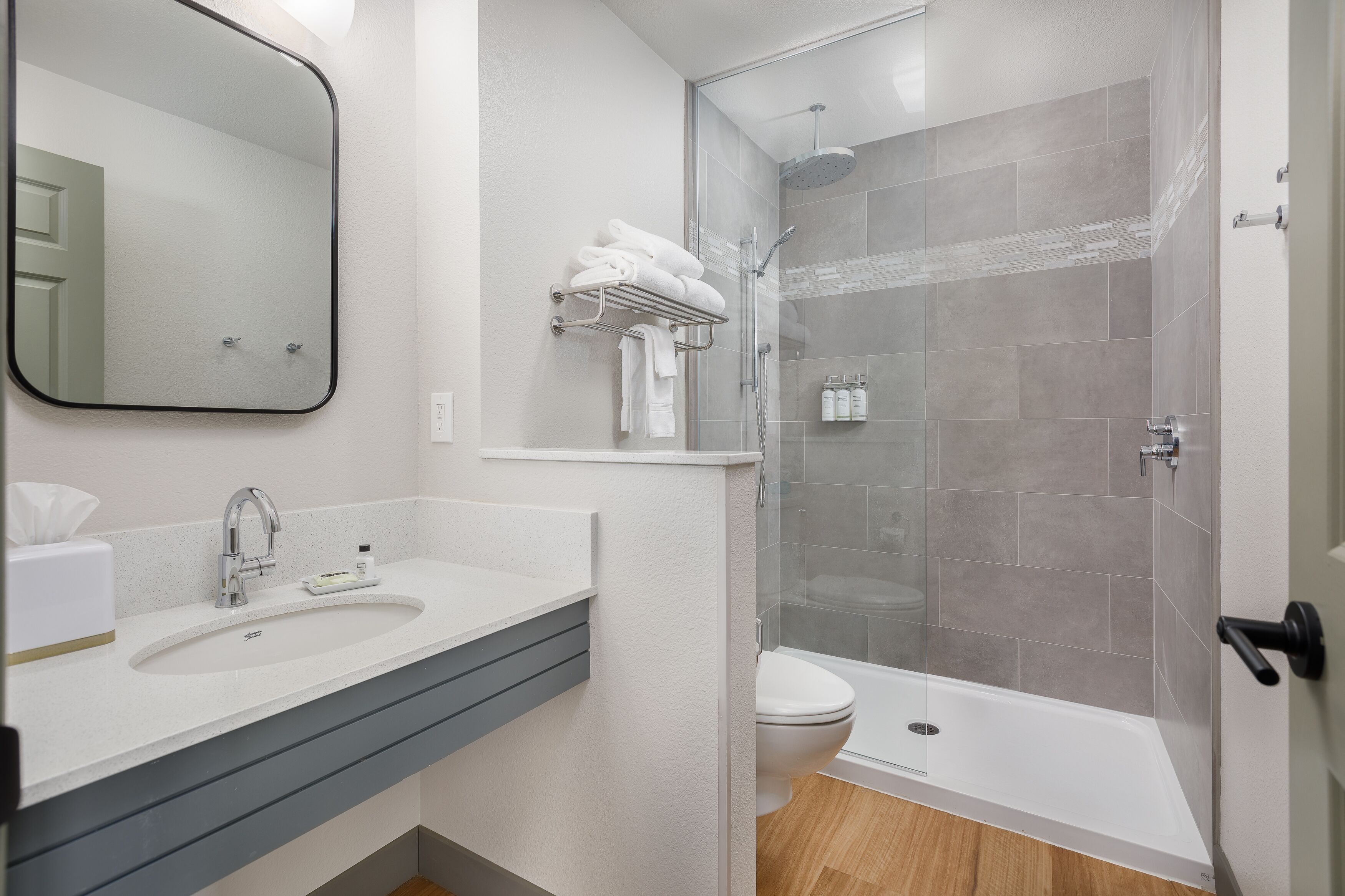 signature room, 1 king bed, jetted tub, ocean view | bathroom | designer toiletries, hair dryer, towels, soap