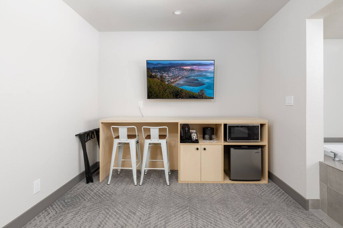 signature room, 1 king bed, jetted tub, ocean view | 1 bedroom, premium bedding, desk, laptop workspace