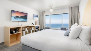 Studio, 1 King Bed, Ocean View | Premium bedding, desk, laptop workspace, blackout drapes