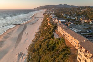 Aerial view - Surfland Hotel (Lincoln City)